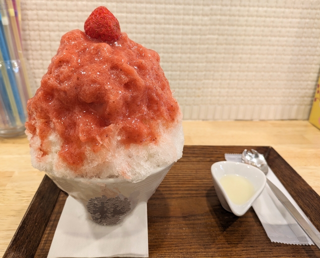 生いちごミルクのかき氷
